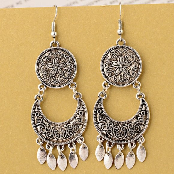 Gypsy Style Earrings 3" Drop Silver & Black Embossed Ethnic NOC NWT Mint MM427 - Picture 2 of 3